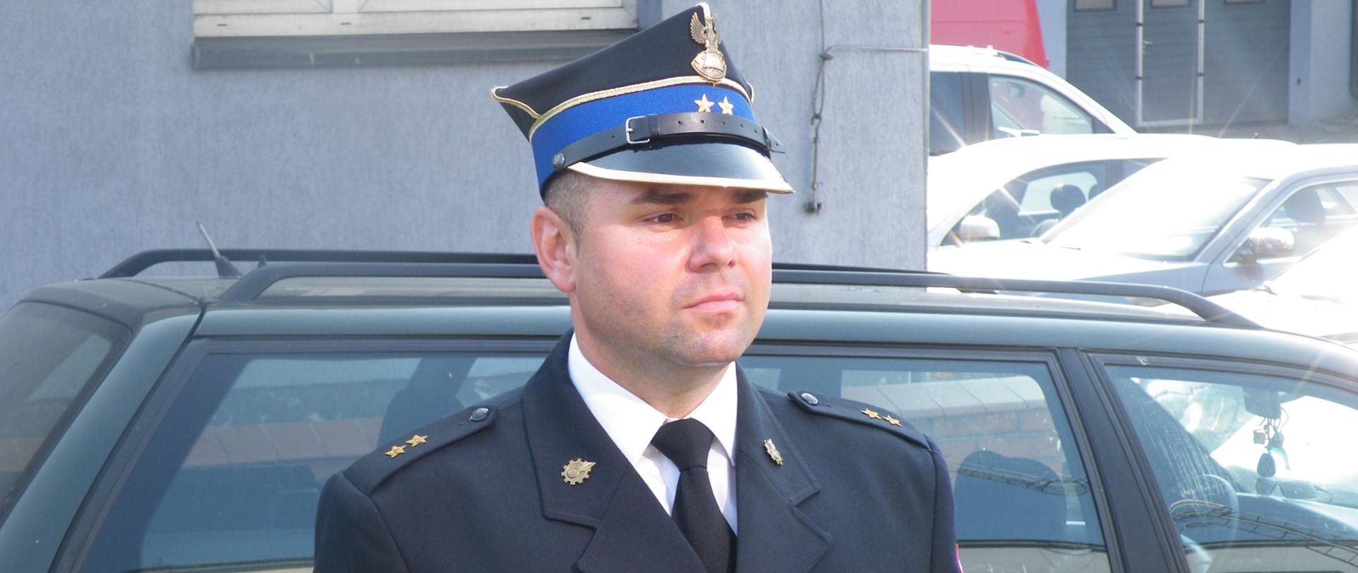 Na zdjęciu widoczny jest nowo mianowany Naczelnik Wydziału Operacyjnego i Przeciwdziałania Zagrożeniom - mł. kpt. Grzegorz Szumarski