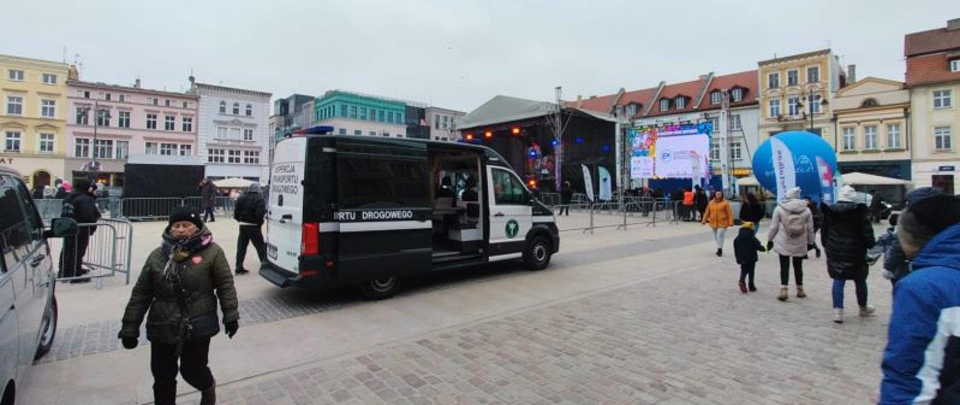 Pojazd ITD na płycie Starego Rynku