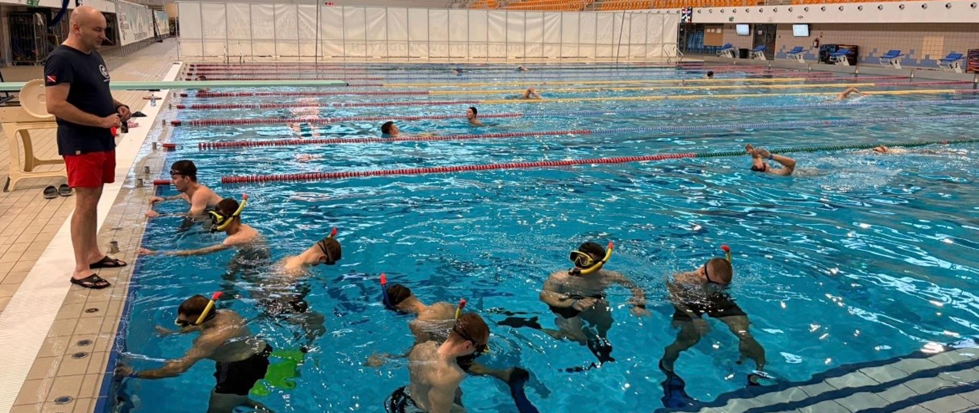 Szkolenie z ratownictwa wodnego kadetów drugiego rocznika SA PSP w Poznaniu