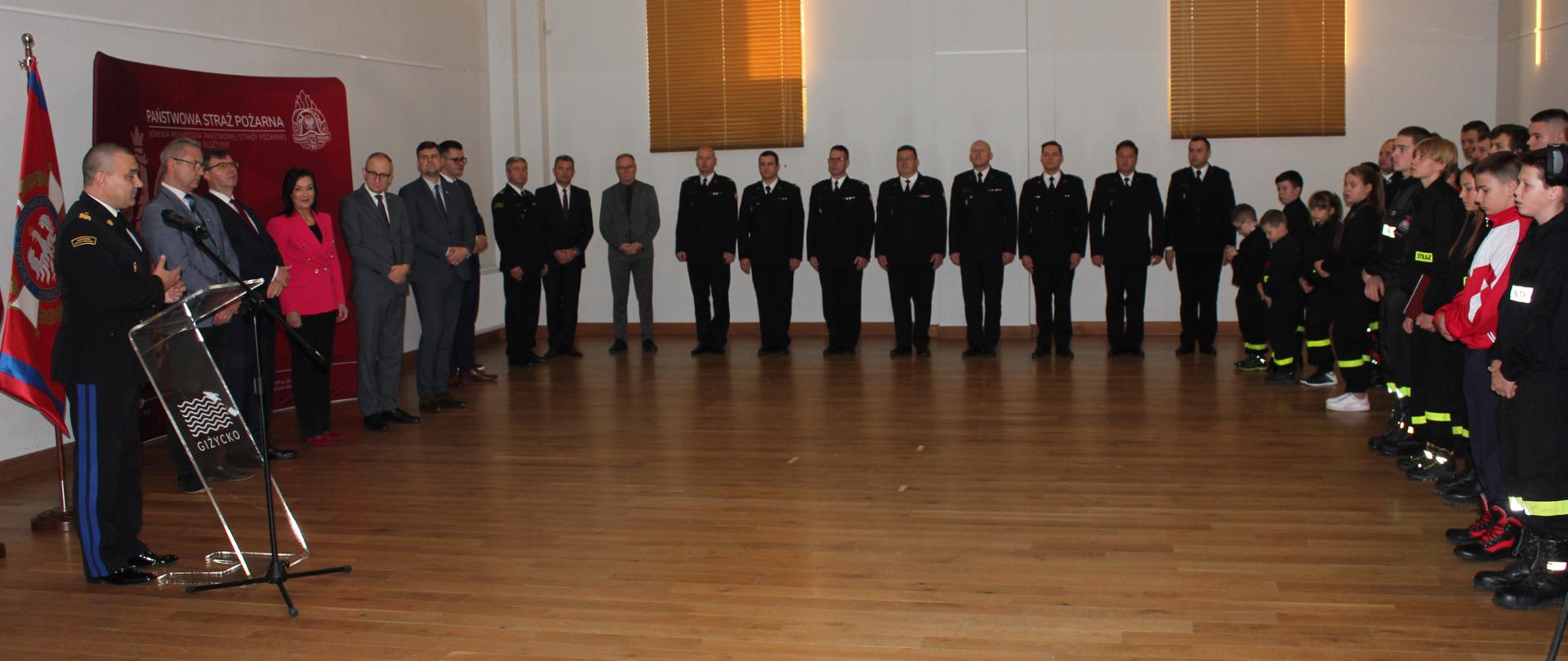 Przekazanie promes na zakup sprzętu i umundurowania Młodzieżowym Drużynom Pożarniczym