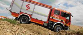 Szkolenie z zakresu bezpiecznej jazdy w terenie samochodami pożarniczymi