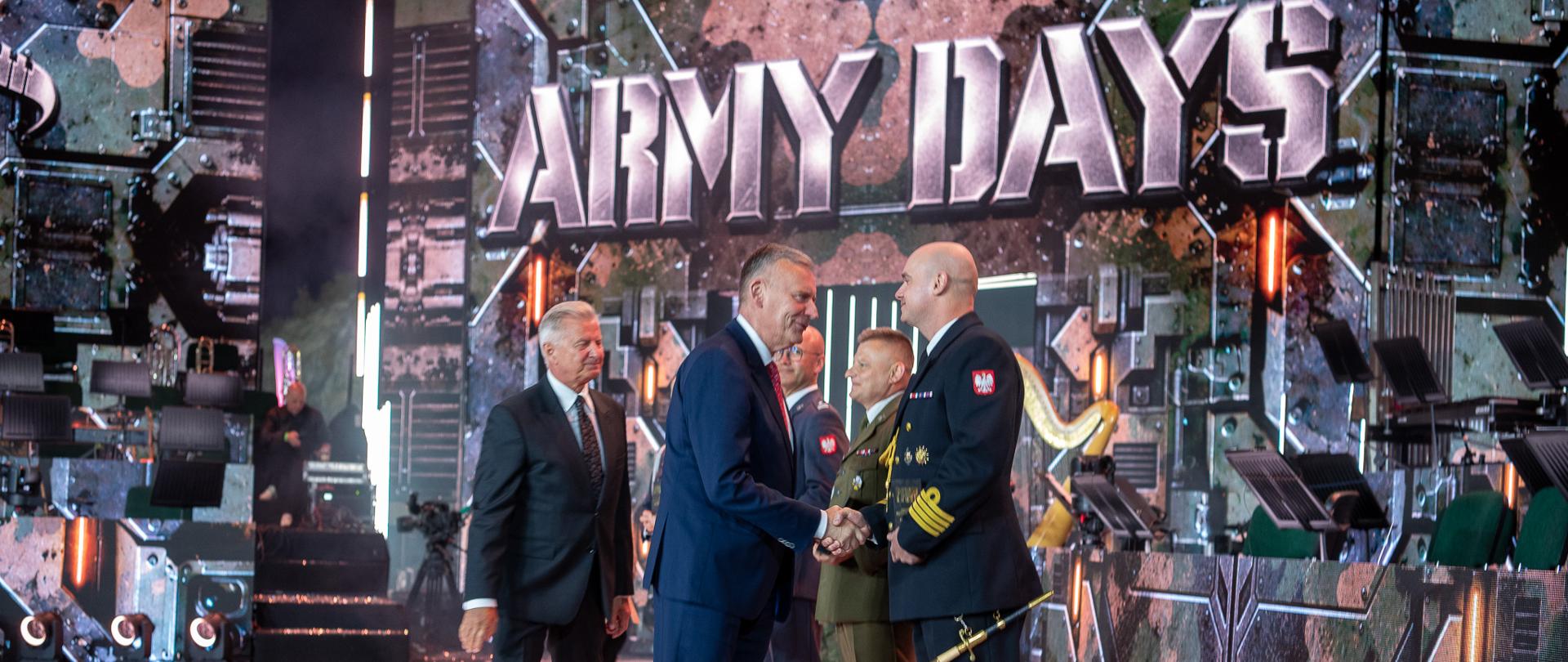 13 września, w amfiteatrze Kadzielnia odbył się Koncert Galowy wieńczący trzydniowe obchody Army Days Kielce 2026. W wydarzeniu uczestniczyli wiceministrowie: Paweł Bejda Stanisław Wziątek. Tegoroczne obchody, rozpoczęte w piątek, połączyły uroczystości związane z 30. rocznicą ustanowienia Święta Wojsk Lądowych z drugą edycją Festiwalu Artystycznego Wojska Polskiego.