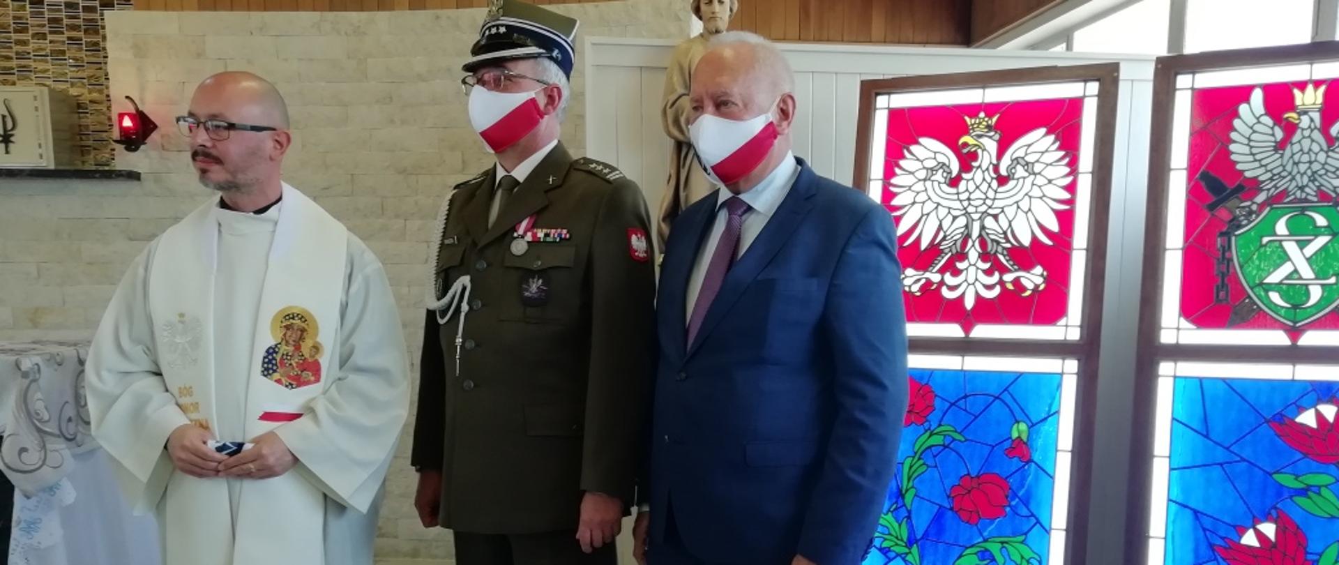 Uroczyste obchody 76. rocznicy "Lotów nad Warszawę". Od prawej strony Ambasador RP Andrzej Kanthak, płk. Dariusz Siekiera, ks. Radosław Szymoniak.
Kościół Św. Józefa Robotnika w Norwood, Johannesburg