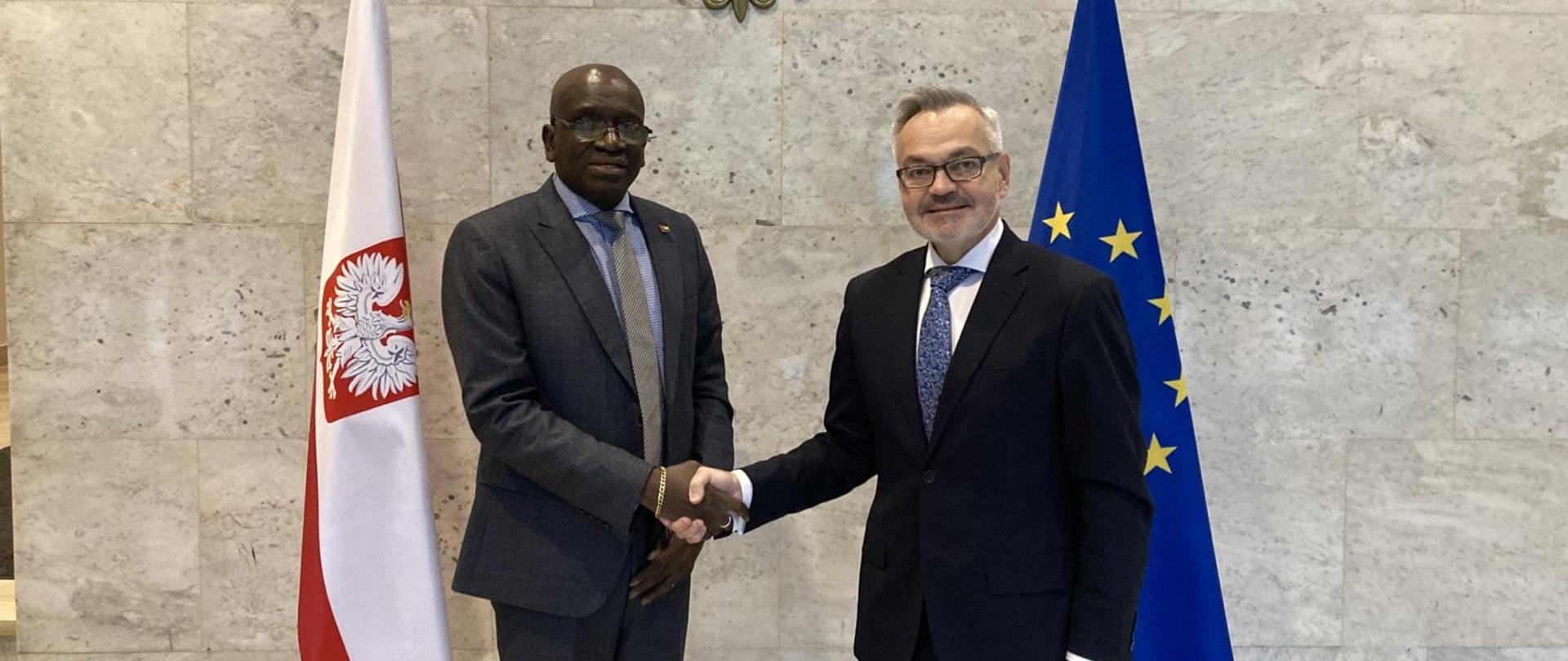 4ec04b96-a47b-458e-abbf-a080a2db8b66