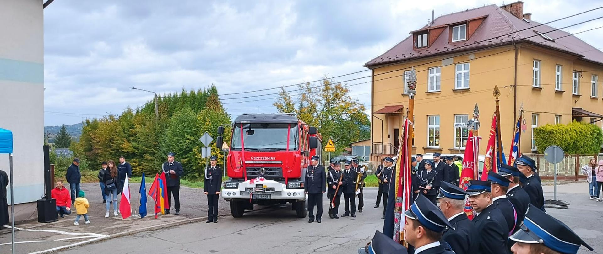 OSP Cieszyn Mnisztwo: uroczystość przekazania i poświęceniem średniego samochodu ratowniczo-gaśniczego