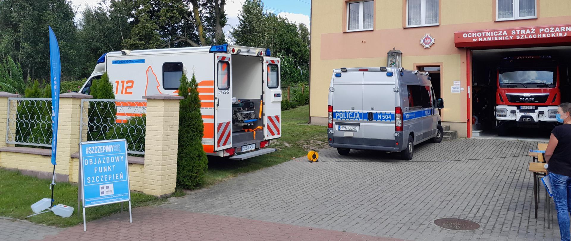 Objazdowy punkt szczepień na placu przed OSP Kamienica Szlachecka.