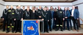 Zdjęcie przedstawia wszystkich zgromadzonych na zebraniu jednostki OSP w Łobozewie.