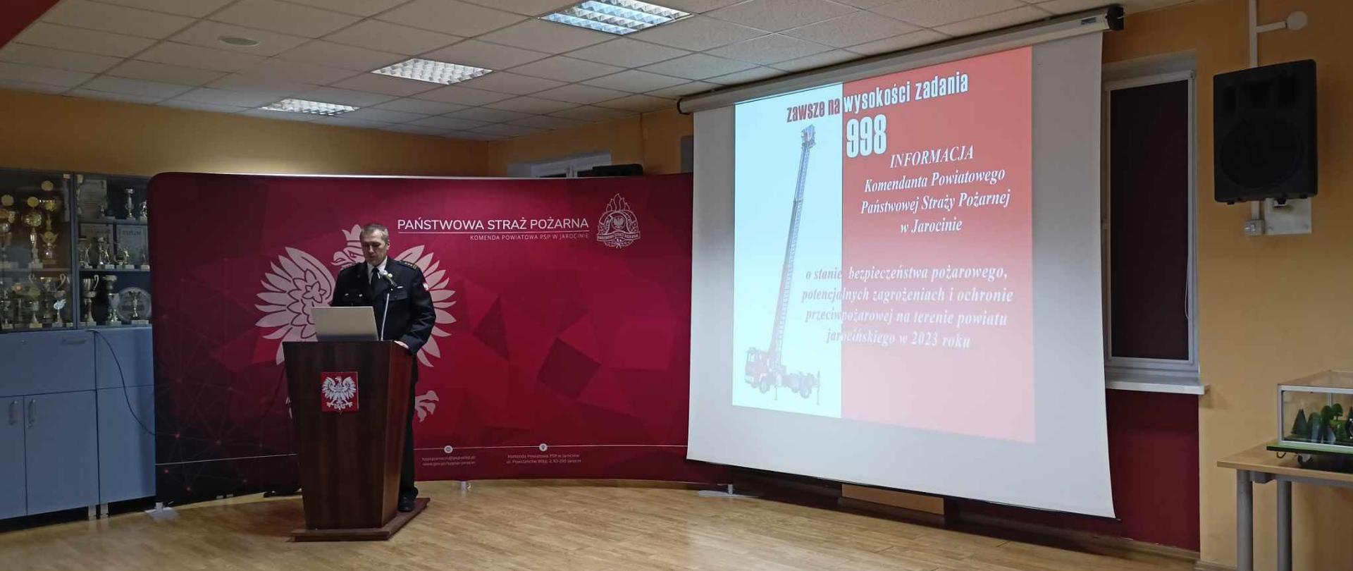 Przemawia komendant powiatowy psp w Jarocinie st. bryg. Tomasz Krawczyk