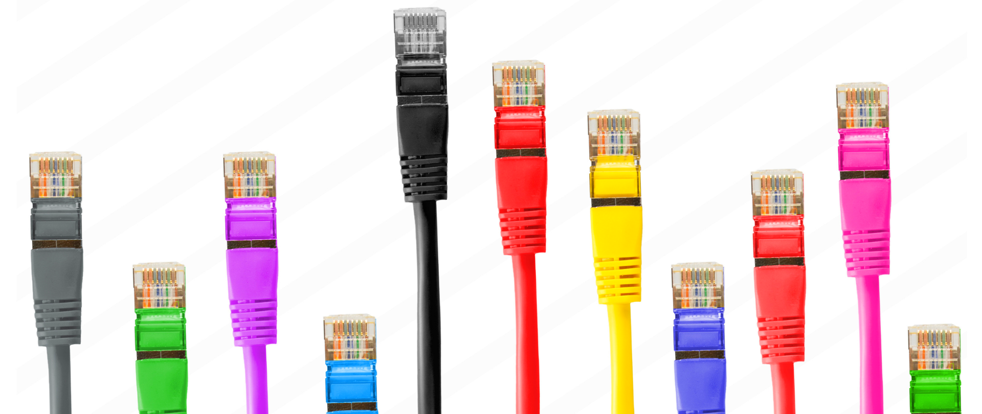 Kolorowe kable sieciowe z wtyczkami