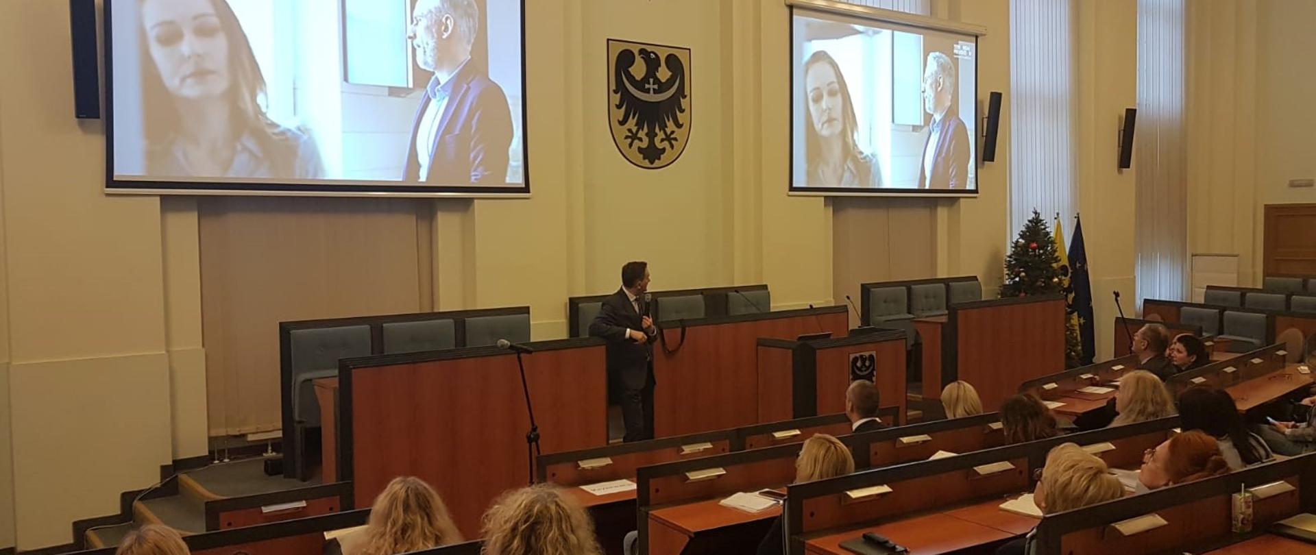 Uczestnicy konferencji na sali wykładowej