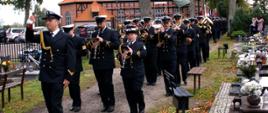 Zdjęcie przedstawia uroczystości pogrzebowe funkcjonariusza PSP. 