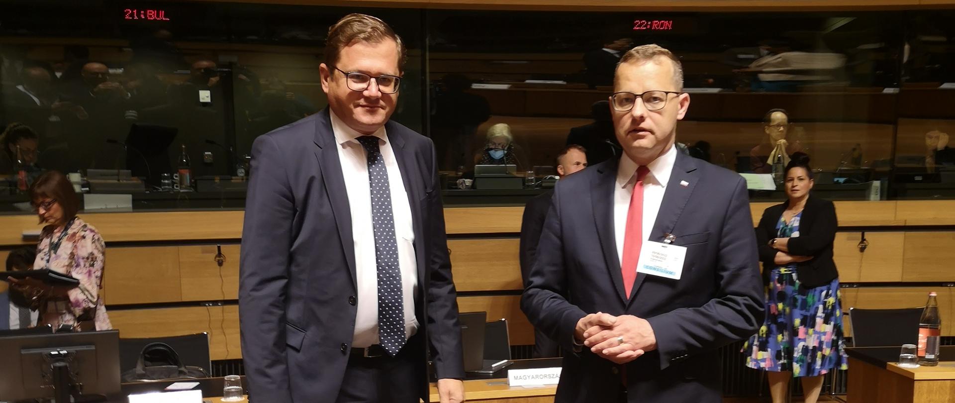 Wiceminister Marcin Romanowski i Ambasador Andrzej Sadoś na radzie ds. Wymiaru Sprawiedliwości