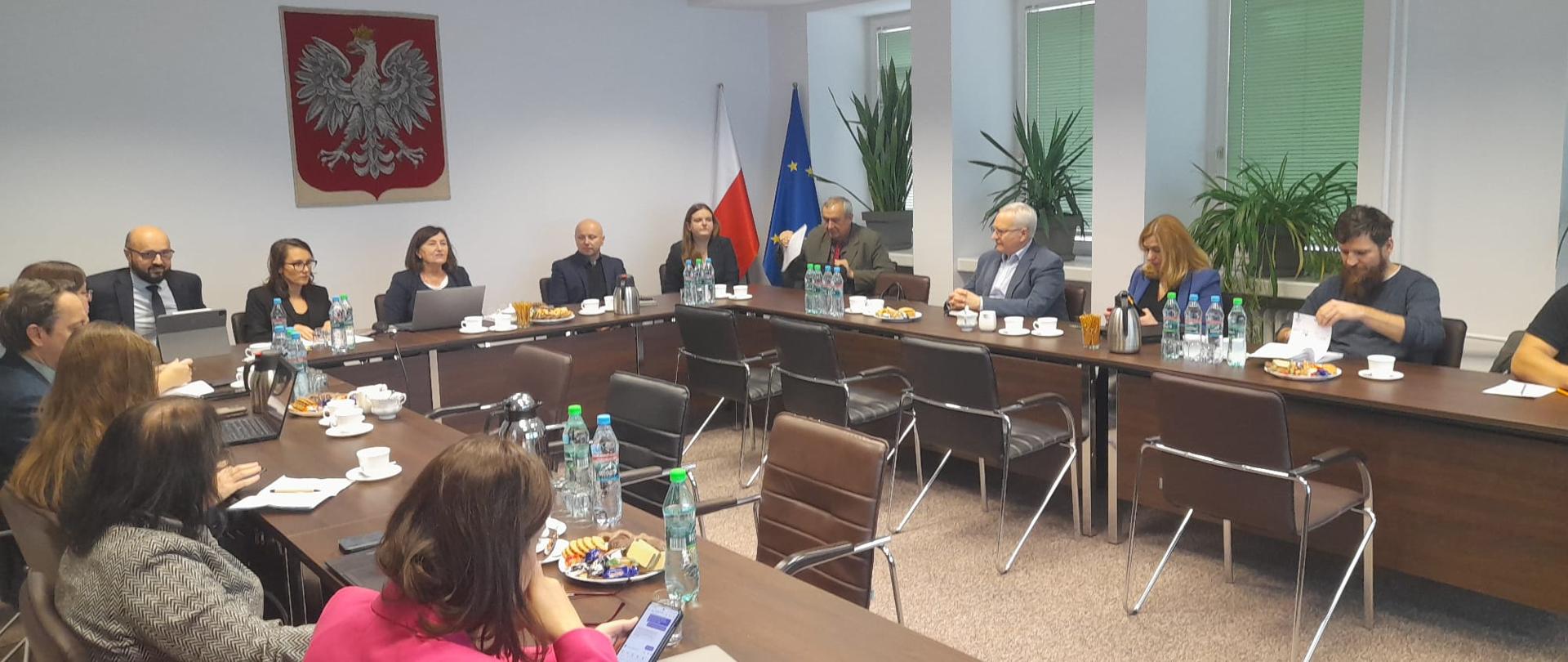 Zdjęcie przedstawia uczestników Rady IIP podczas posiedzenia.