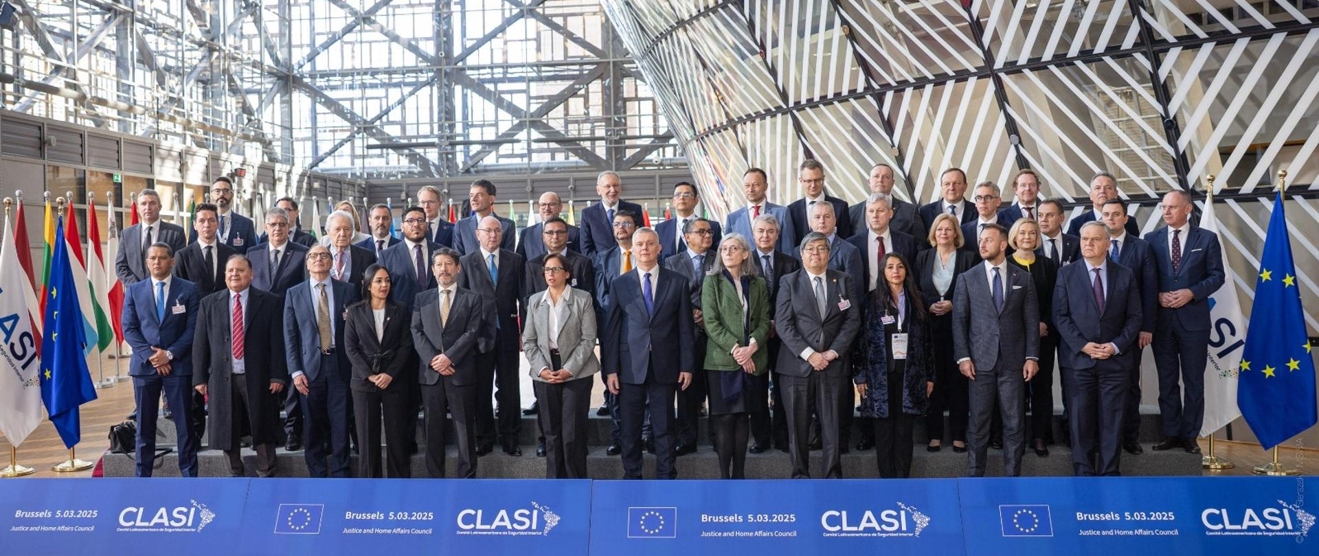 Minister Tomasz Siemoniak comments after the JHA Council: The adopted solutions ensure our security