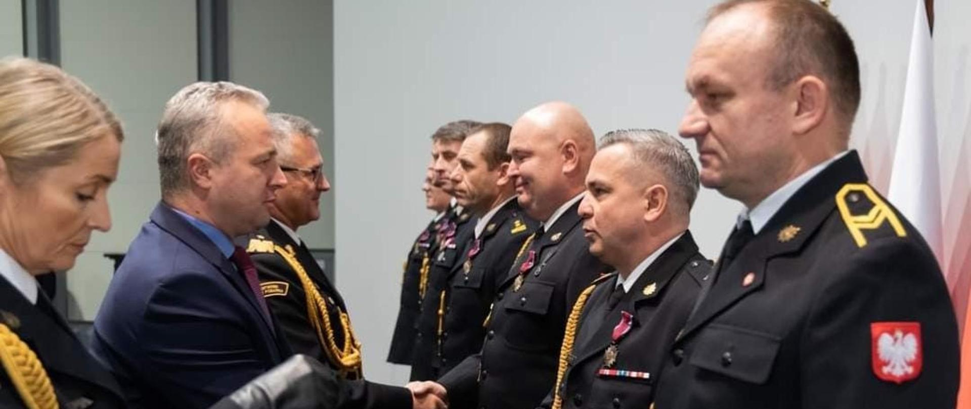 W dniu 20 listopada 2023 r., w Kujawsko-Pomorskim Urzędzie Wojewódzkim w Bydgoszczy odbyła się uroczysta zbiórka z okazji Narodowego Święta Niepodległości. 