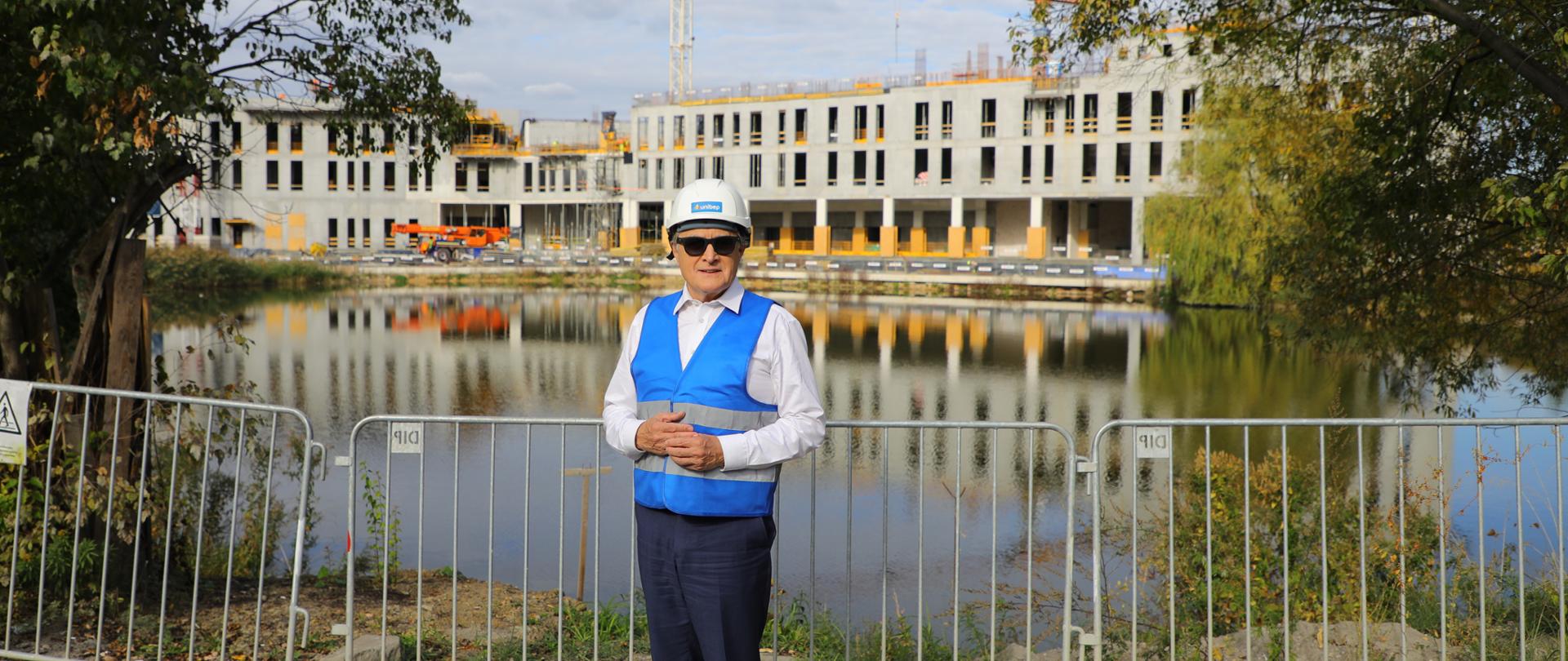 Minister kultury odwiedził teren budowy kampusu Akademii Muzycznej w Bydgoszczy, fot. Danuta Matloch