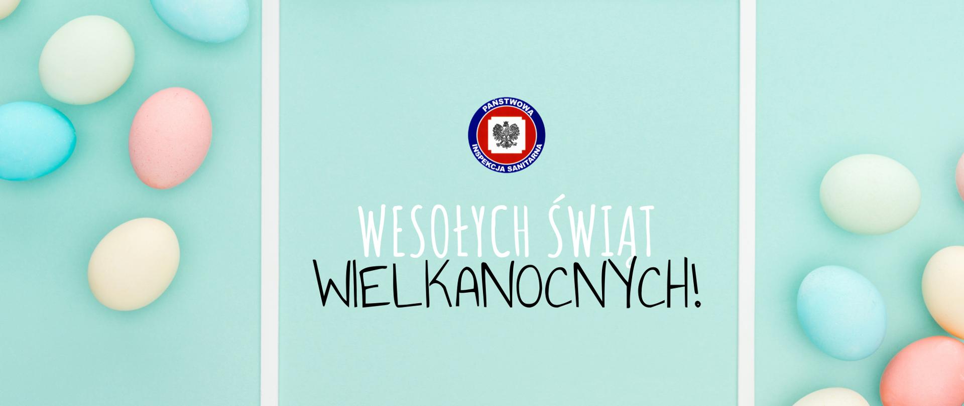 Na grafice jest logo Państwowej Inspekcji Sanitarnej, poniżej jest napis: Wesołych Świąt Wielkanocnych!. Obok są kolorowe jajka. Tło jest zielone.