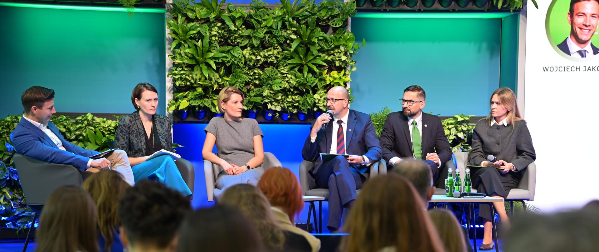 Uczestnicy panelu "Edukacja ekologiczna jako inwestycja w przyszłość"