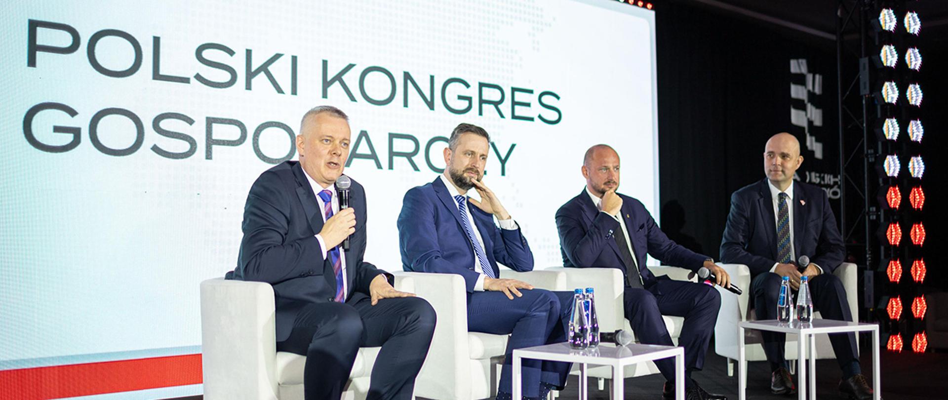 Minister Tomasz Siemoniak zabiera głos w trakcie jednego z paneli