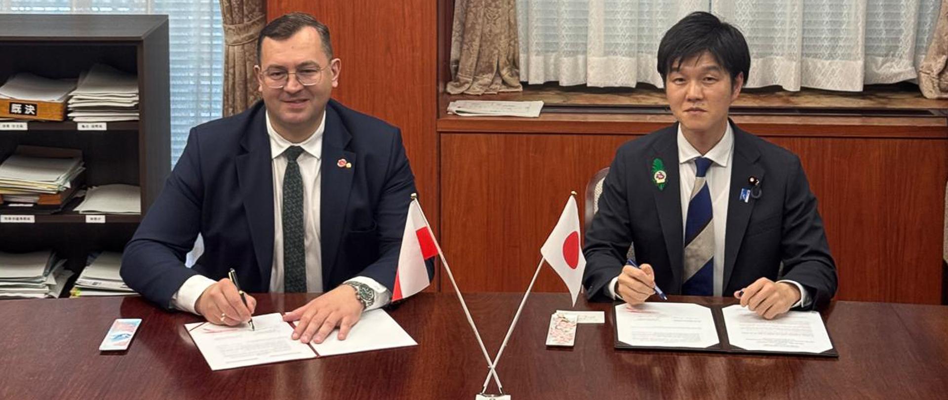 Podpisanie memorandum przez Ministra Stefana Krajewskiego i Ministra Rolnictwa Leśnictwa i Rybołówstwa Japonii Pana Norikazu Suzuki
