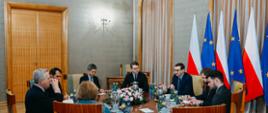 Premier Mateusz Morawiecki na spotkaniu z Wysokim Komisarzem Organizacji Narodów Zjednoczonych ds. uchodźców Filippo Grandim