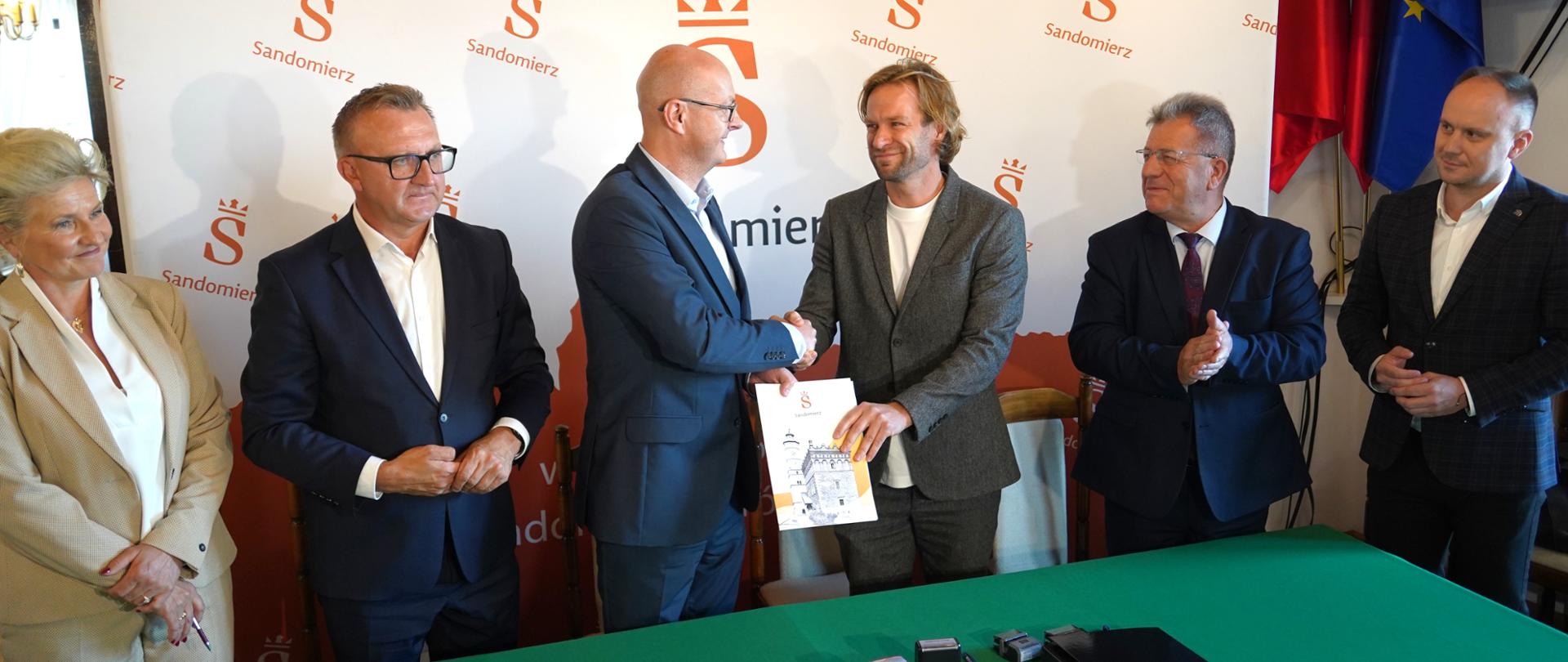 Podpisanie umowy na rozbudowę drogi w Sandomierzu