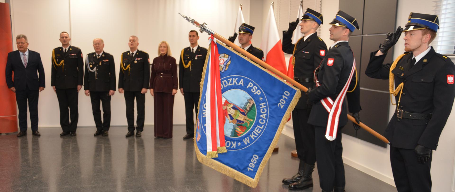 Awanse i odznaczenia