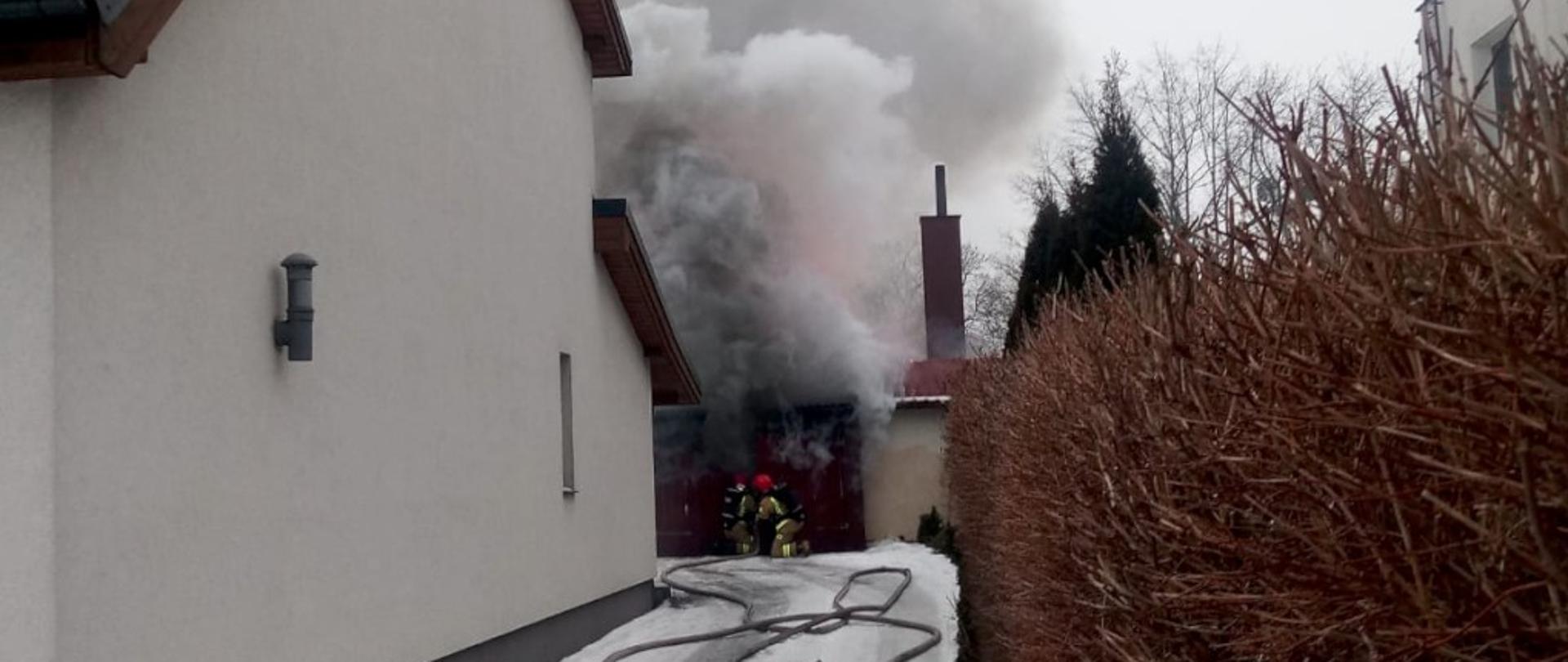 Pożar kompleksu budynków w Sadkach