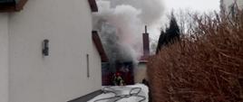 Pożar kompleksu budynków w Sadkach