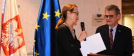 Ambasador RP wręcza decyzję o przedłużeniu nominacji Honorowemu Konsulowi RP w Cali, Sergio Verze Baczyńskiemu.
