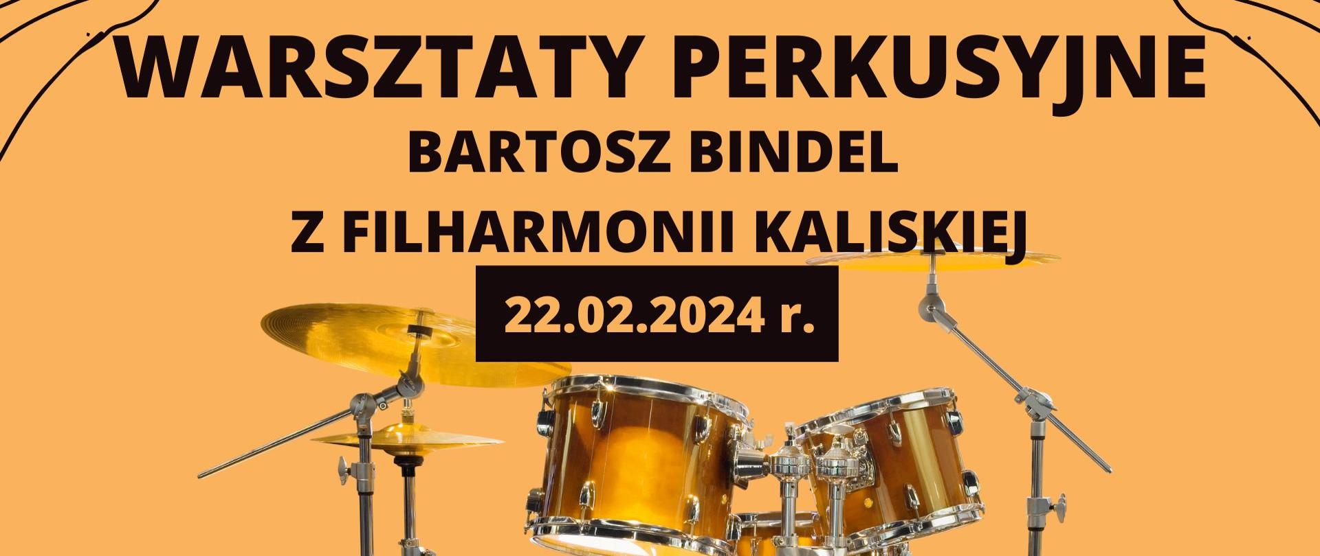 Plakat warsztatów perkusyjnych. odbywających się w dniu 22.02.2024 r. w Państwowej Szkole Muzycznej I st. im. Janiny Garści w Jeleniej Górze. Na żółtym tle czarny napis: warsztaty perkusyjne. Poniżej Bartosz Bindel z Filharmonii Kaliskiej. Poniżej na małym czarnym pasku żółty napis 22.02.2024 r. W górnych rogach znaki graficzne czarnych fal.