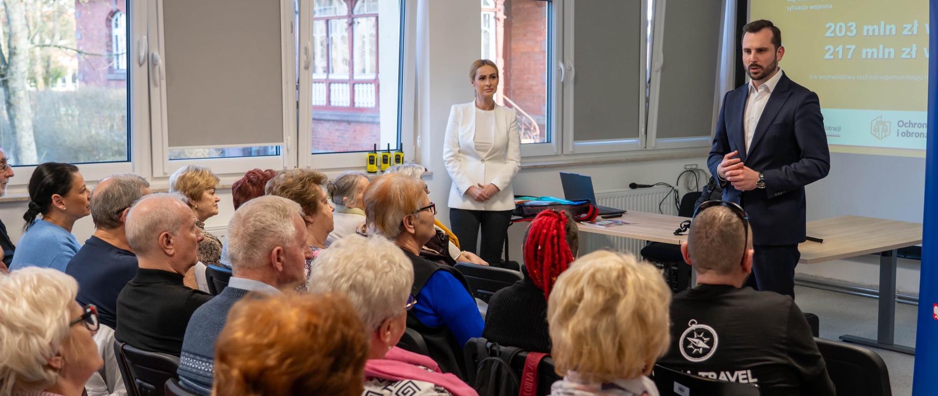 wicewojewoda w czasie lekcji obywatelskiej