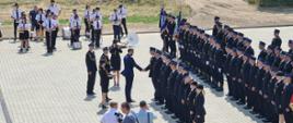 Widoczny na zdjęciu Wojewoda Zachodniopomorski podczas wręczania awansów i odznaczeń