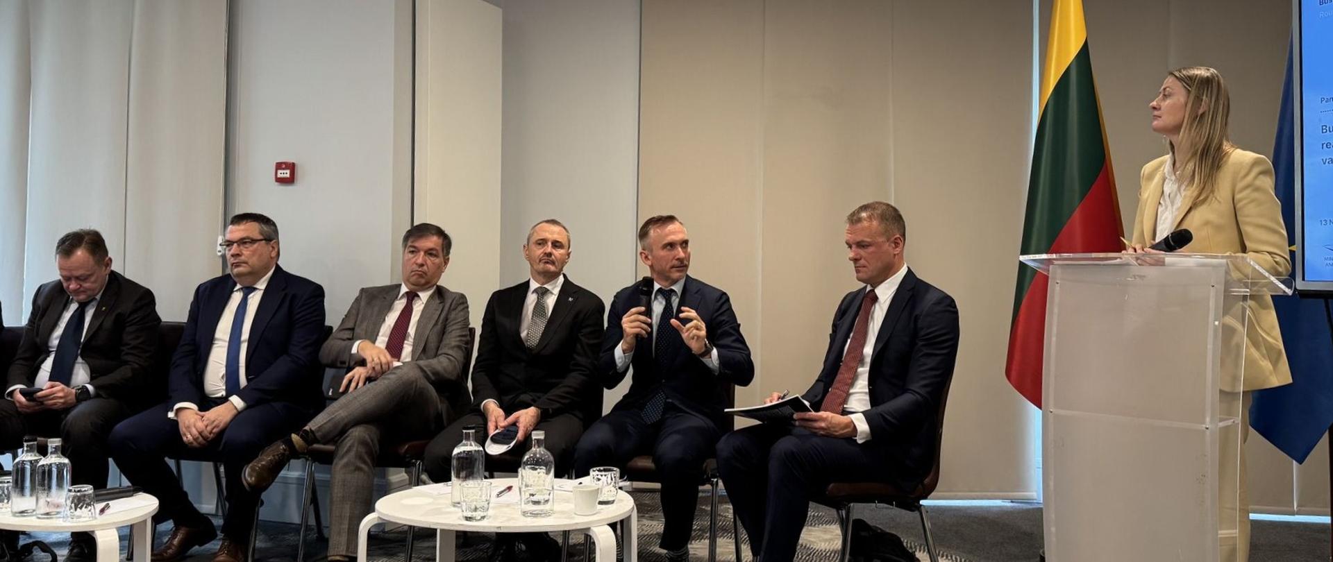 Dr inż. Krzysztof Bronk w gronie uczestników debaty "Ocena gotowości do przeciwdziałania jammingowi i spoofingowi: perspektywa biznesowa i regulacyjna" w Brukseli.