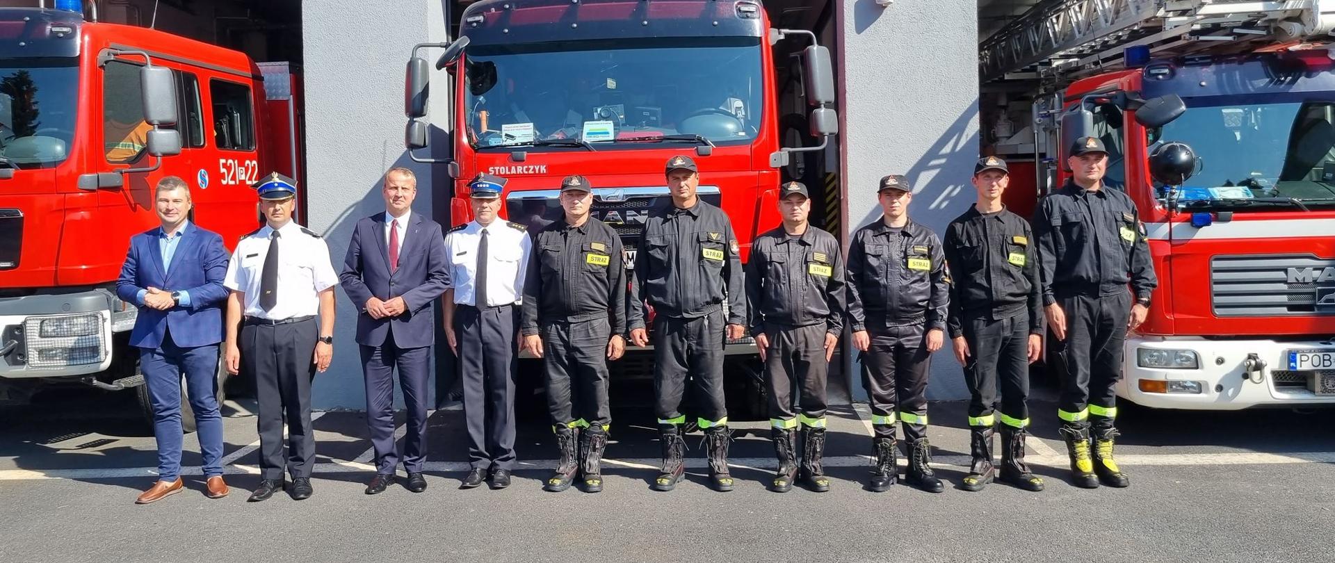 Wizyta Wojewody Wielkopolskiego Pana Michała Zielińskiego i Pana Tomasza Kamińskiego w Komendzie Powiatowej Państwowej Straży Pożarnej w Obornikach.