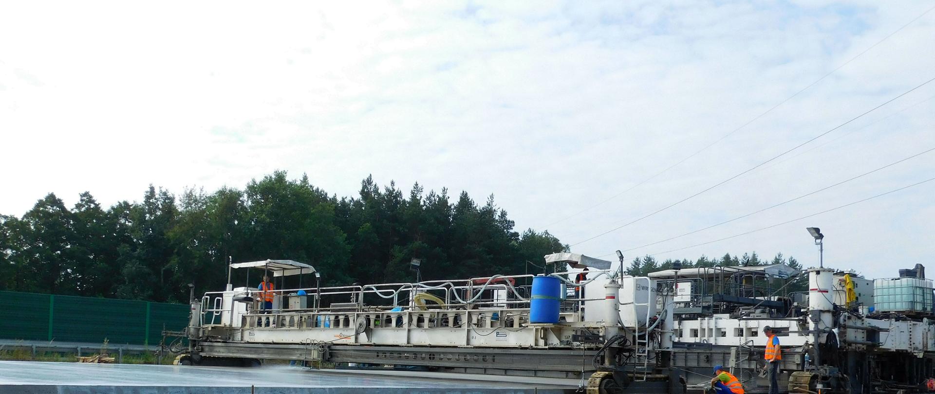 układanie nawierzchni betonowej