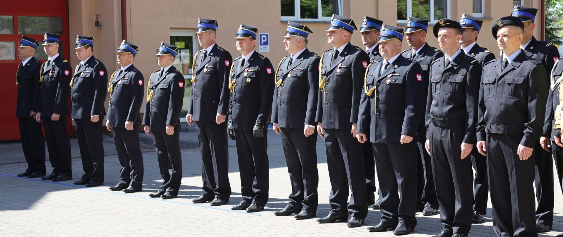 Zdjęcie przedstawia pododdział składający się z strażaków z Komendy Powiatowej PSP w Przeworsku 