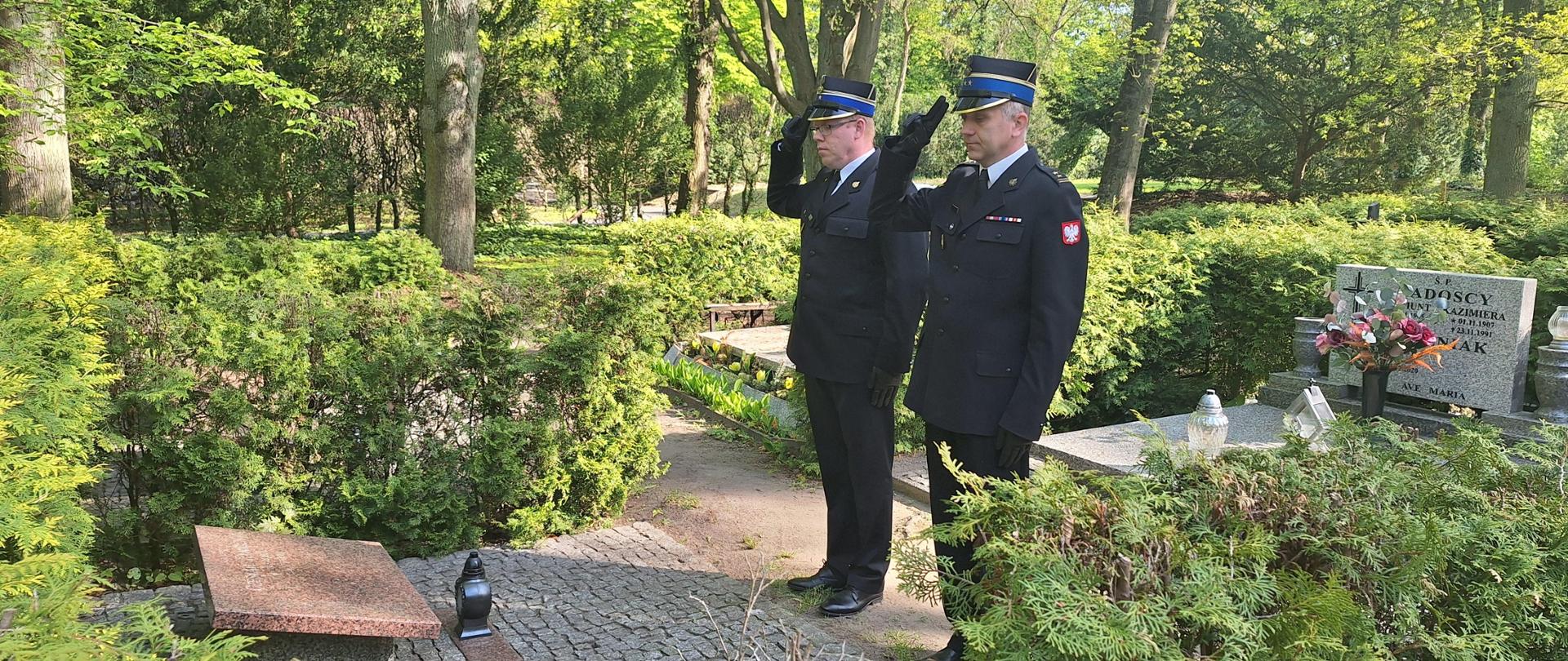 W Dniu Strażaka oddano hołd zmarłym strażakom na Cmentarzu Centralnym w Szczecinie