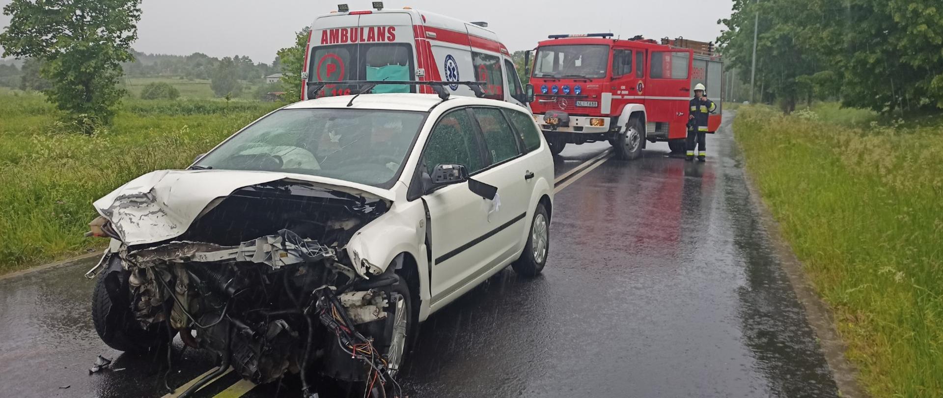 uszkodzony przód Forda Focusa