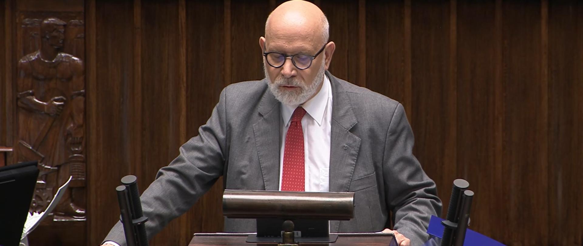 Przewodniczący KRRiT Maciej Świrski przemawia w Sejmie