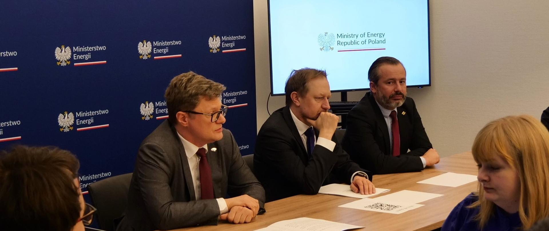 Na zdjęciu widoczny jest Paweł Pytlarczyk, wiceprezes PAA podczas otwarcia Misji Artemis.