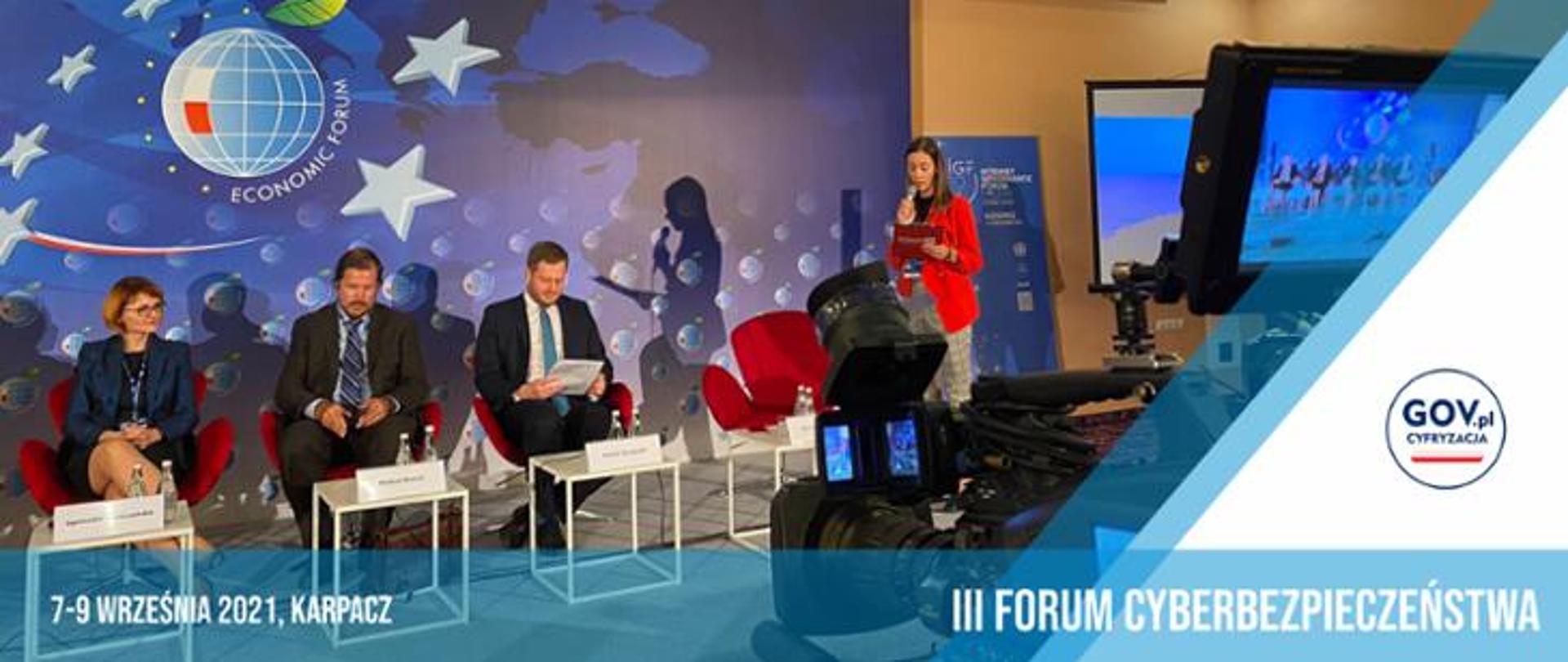 Baner Forum Cyberbezpieczeństwa w Karpaczu - na zdjęciu minister cieszyński jako uczestnik debaty