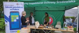 Stanowiska warsztatowe z tropami, porożami, piórami i in. śladami zwierząt
