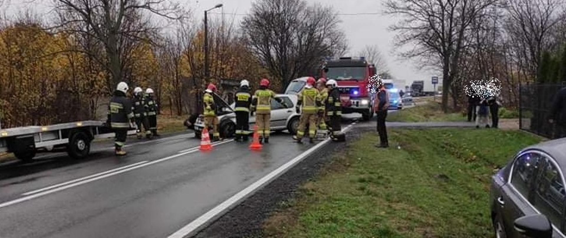 Zderzenie 2 samochodów osobowych na DK15 w Jeziorkach