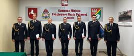 Na zdjęciu funkcjonariusze KM PSP w Koninie podczas uroczystości ślubowania oraz wręczenia awansów.