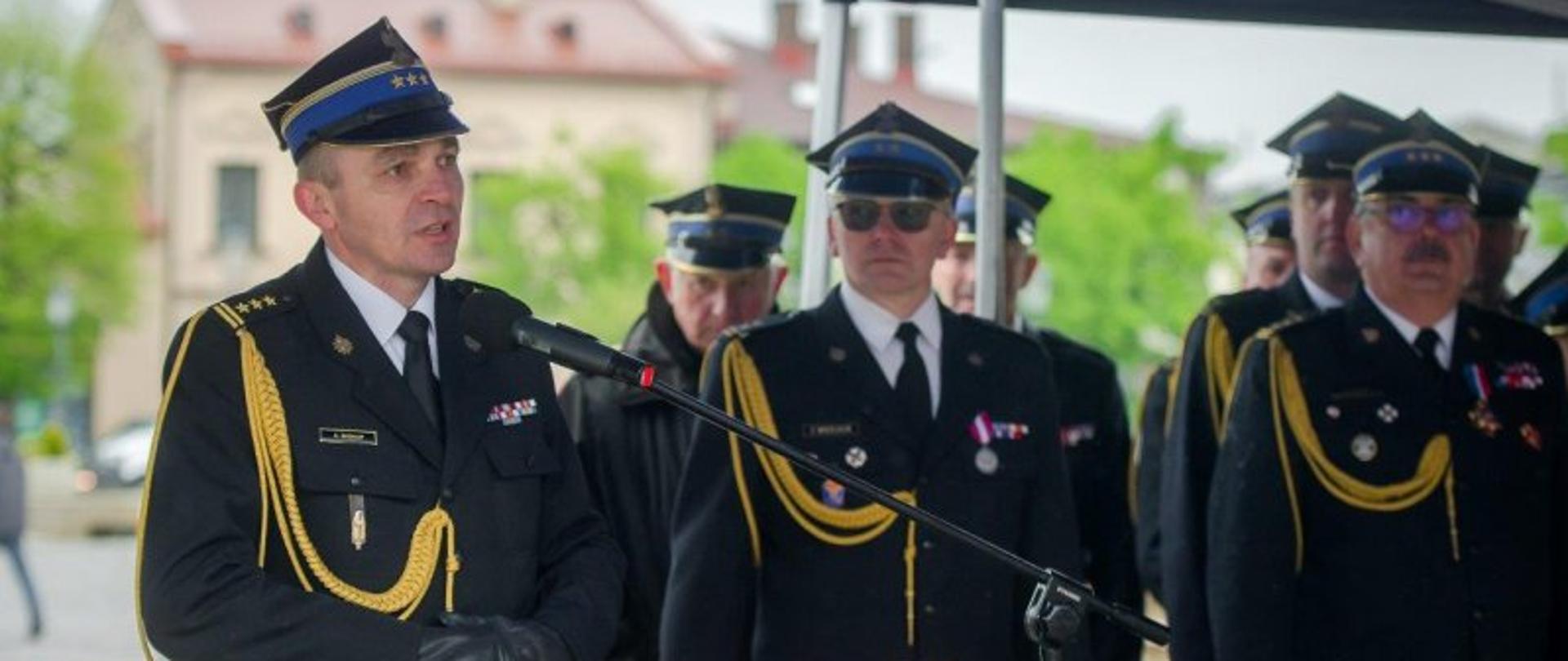 Z-ca Komendanta st. bryg. Arkadiusz Biskup przemawia