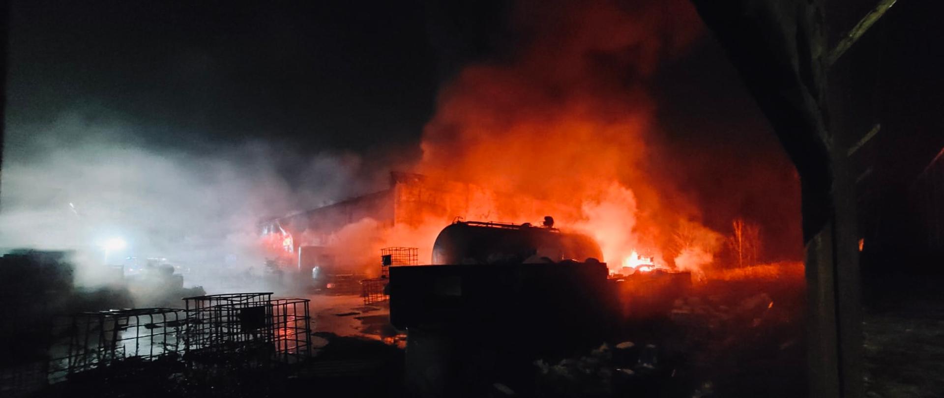 POŻAR HALI MAGAZYNOWEJ