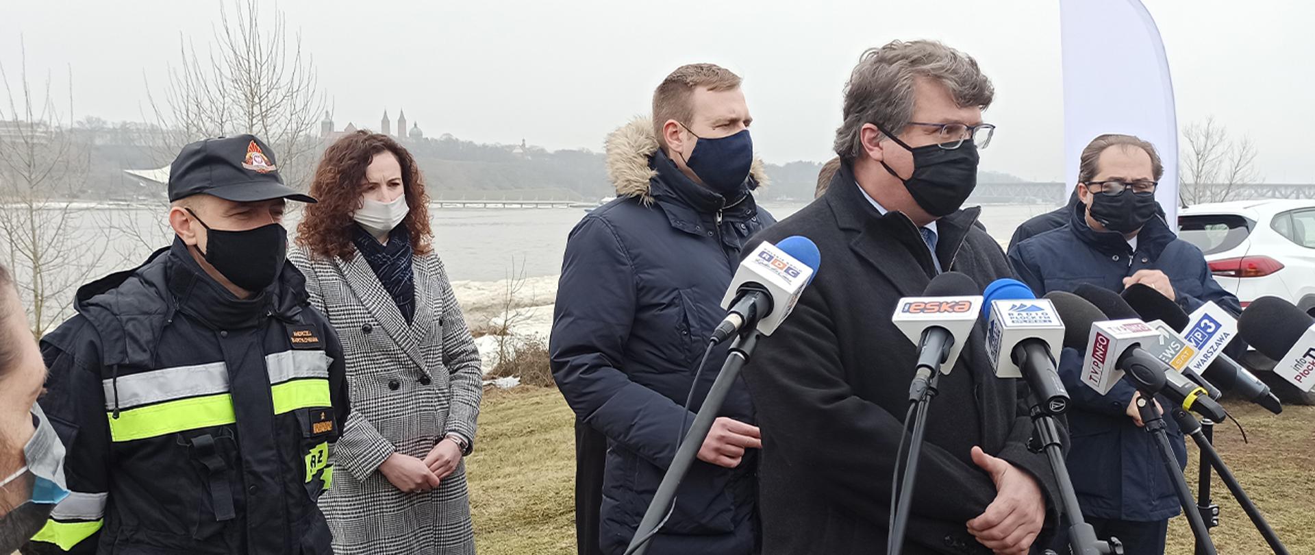 Na zdjęciu: wiceminister Maciej Wąsik podczas konferencji prasowej