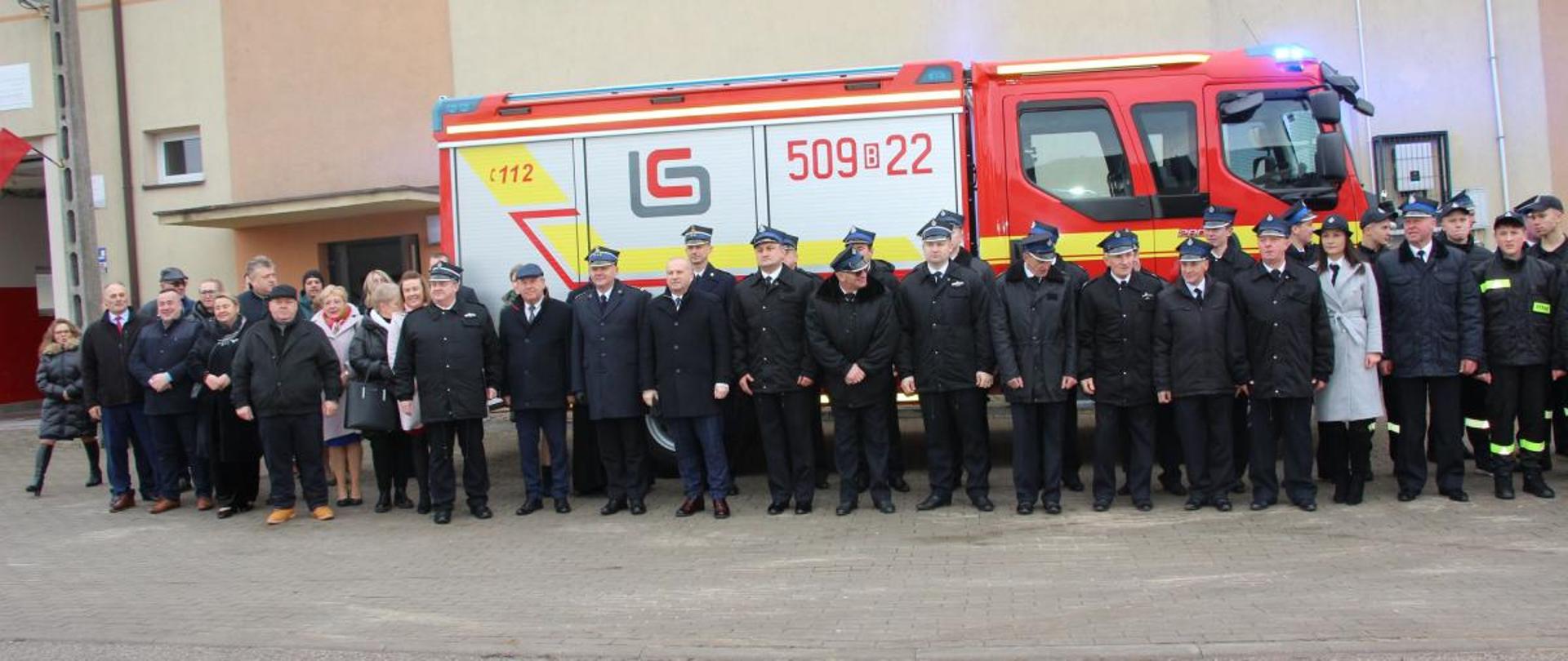 Przekazanie fabrycznie nowego pojazdu pożarniczego dla OSP w Wiśniewie 