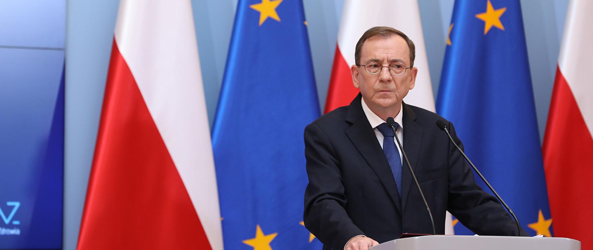 Minister Mariusz Kamiński podczas konferencji.